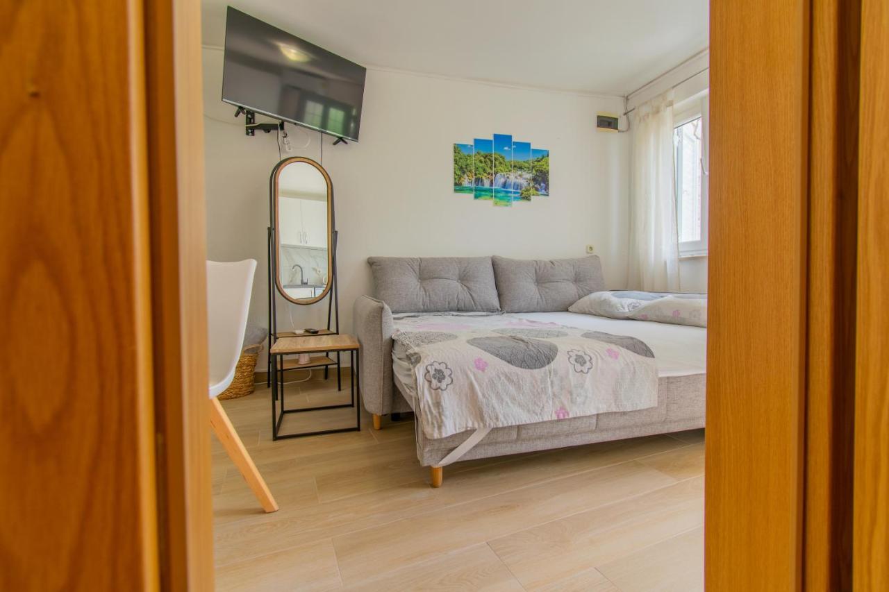 Hotel Studio Apartman Monika Baška Voda Exterior foto